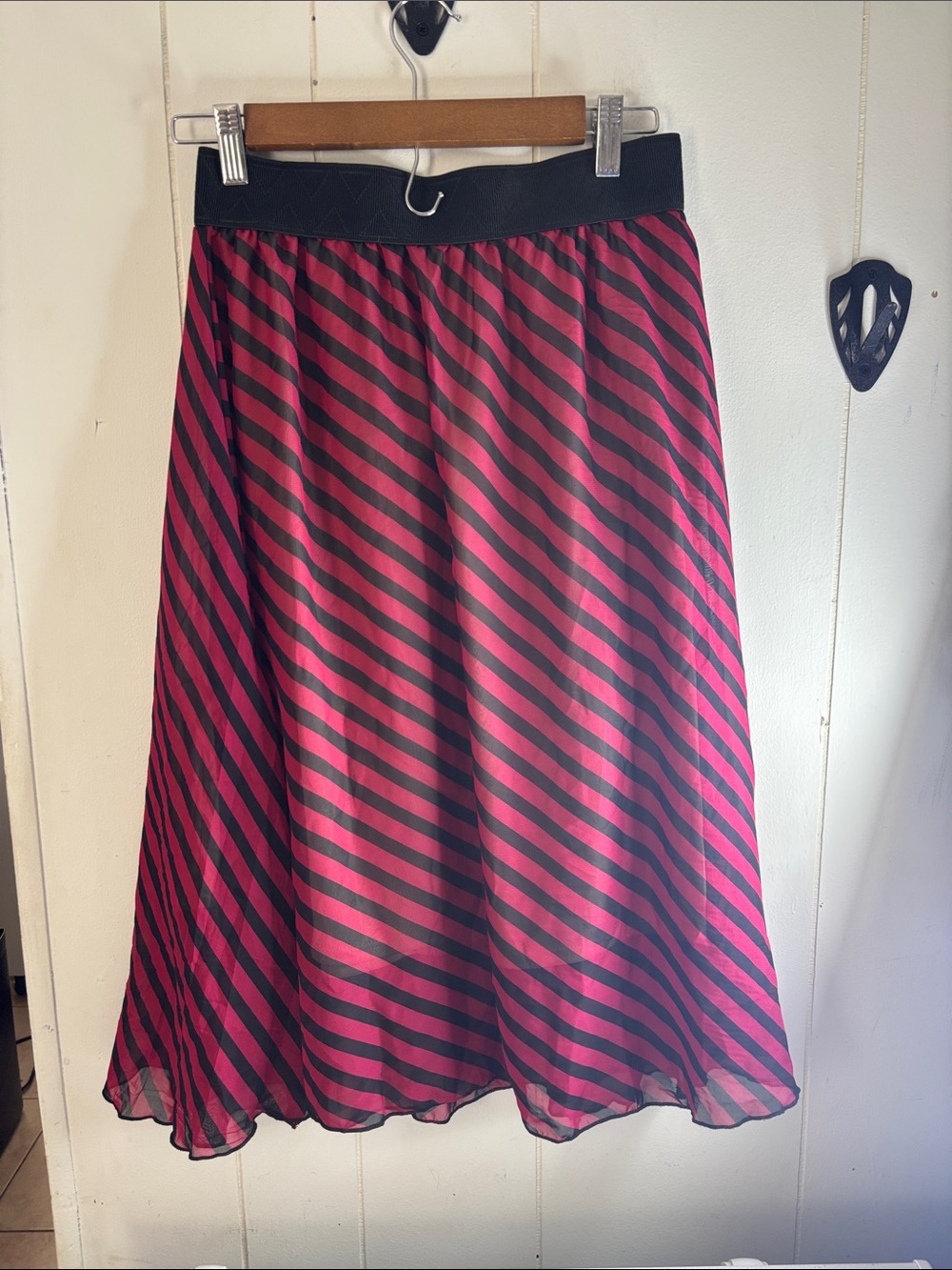 412 - LuLaRoe Beige Skirt with Black Waistband and Red Accent